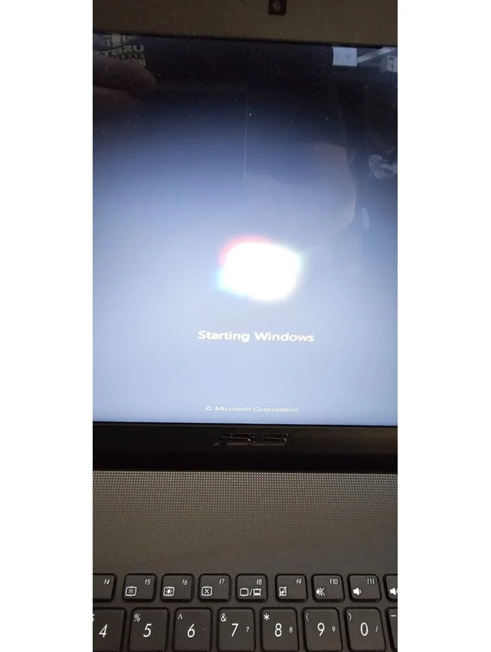 ASUS X401U / 320GB HDD / 4GB RAM / AMD E1-1200 1.40GHz / 14